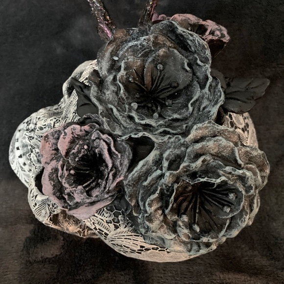 Christian Lacroix Lace Skull 💀 With  Flowers 🌸 & Butterfly 🦋 - Picture 7 of 7